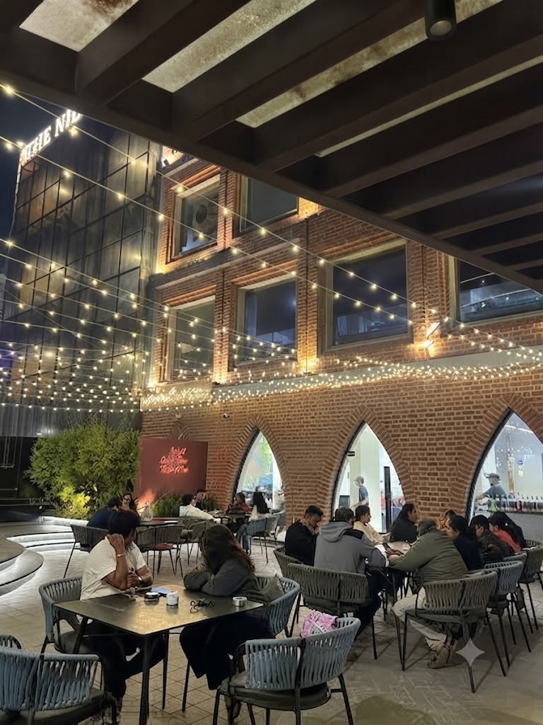 Cafes & Dining
